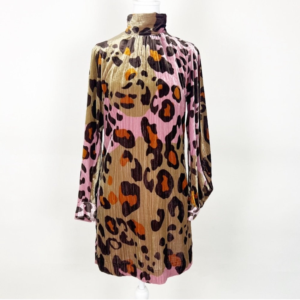 Anthropologie Layla Leopard Print Velvet Shift
Dress Size 0 - Picture 2 of 4